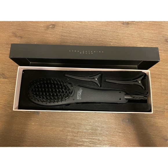 FoxyBae Straightening Brush - Picture 3 of 4